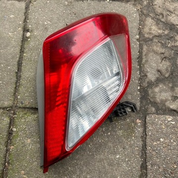 Lampa prawa tył Toyota Yaris III