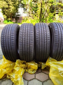 Komplet Opon KUMHO 215/60/R17/96H