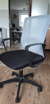 Fotel biurowy obrotowy MOLY - AGATA MEBLE