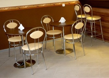 Stoliki i krzesła kawiarniane