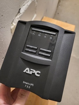 Zasilacz awaryjny UPS APC Smart-UPS 750 (SMT750I)