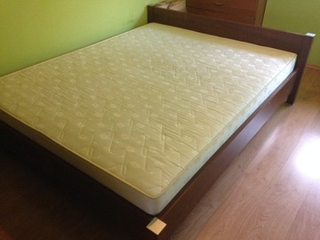 Łóżko z materacem 200 x 160 cm