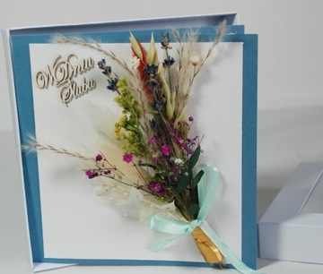 Kartka na ślub z bukietem prawdziwych kwiatów w pudełku 