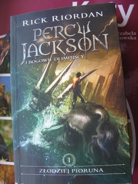 ZŁODZIEJ PIORUNA Rick Riordan 