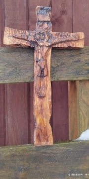 Krzyż drewniany rzeźbiony 