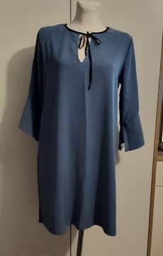 Niebieska sukienka z czarną wstążką M
