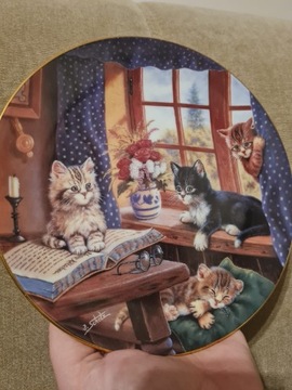 Talerz porcelanowy z motywem kotów JURGENA SCHOLZA