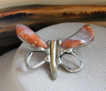 Handmade na prezent: broszka motyl agat i kryształ