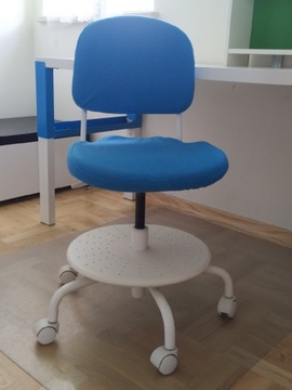 Biurko Ikea Pahl z krzesłem i nadstawką