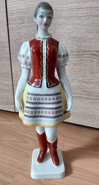 Figurka porcelanowa kobieta w stroju ludowym