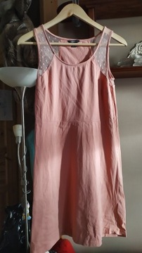 Letnia brzoskwiniowa sukienka Esmara