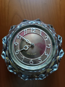 Stary zegar w krysztale