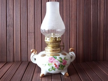 Porcelanowa lampka naftowa .vintage 