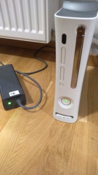 Xbox 360 Fat 20GB + 2 Pady + Kinect +5 gier!