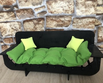 Sofa dla lalki z poduszkami 