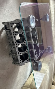 Stolik z silnika V8