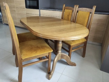 Stół rozkładany 88 cm x 147 cm/192 cm  4 krzesła 