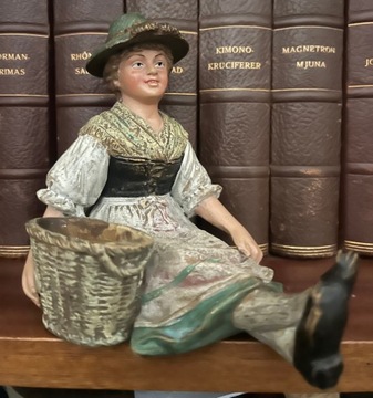 Przedwojenna Niemiecka Figurka Bawarska kobieta