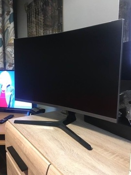 Monitor zakrzywiony Samsung 27"/ 144 Hz