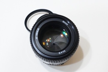 Nikon Nikkor AF 50 1.4D + filtr UV + tulipan