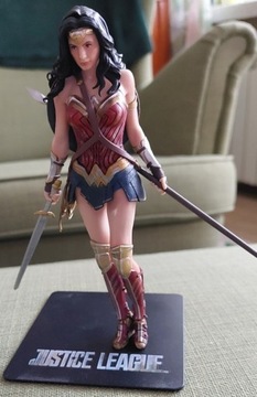 WONDER WOMAN JUSTICE LEAGUE 18 cm figurka