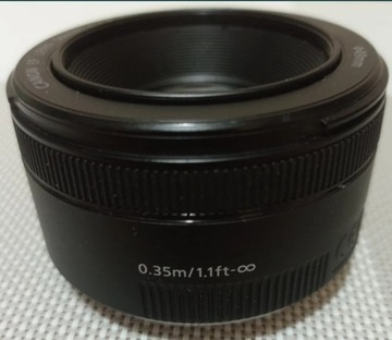 Canon  EF 50mm  1:1.8 STM.