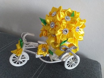 Ozdoba osłonka rowerek z kwiatami prezent dekor