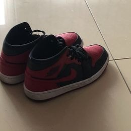 NIKE AIR JORDAN 1 RETRO MID BANNED