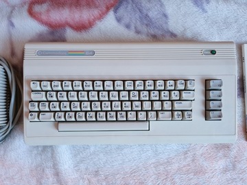 Commodore C64 G z zasilaczem i kablem