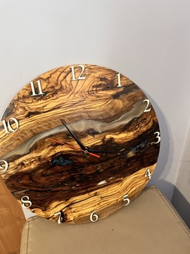 Zegar z drewna oliwnego ( dąb ) 