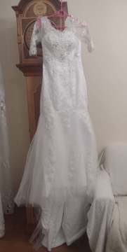 Suknia ślubna biała z trenem długa tiulowa koronka