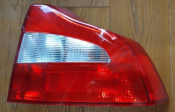 VOLVO lampa tylna prawy tył S80 II USZKODZONA