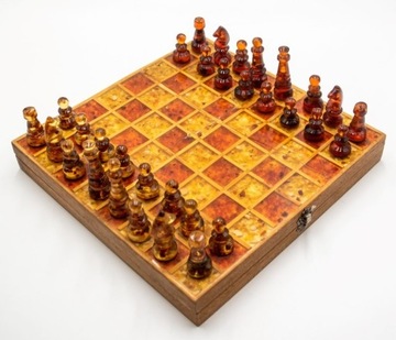 Szachy bursztynowe piękne z szachownicą