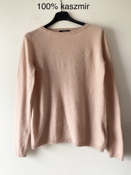 Kaszmirowy brzoskwiniowy sweter puszysty chmurka