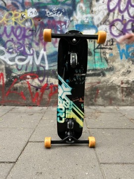 Freeboard - snowboard na asfalt
