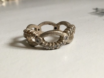 Srebrny pierścionek z cyrkoniami  R-11