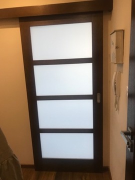 Drzwi przesuwane montowane do ściany 
