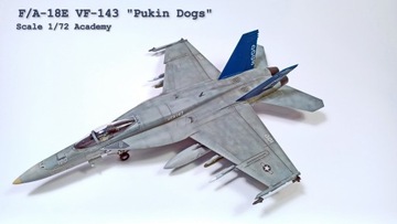 Gotowy model F/A-18E "Pukin Dogs" 1/72 
