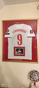 Koszulka Lewandowski z autografem w złotej oprawie