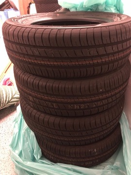 Komplet nowych opon Kumho Ecowing ES01 KH27