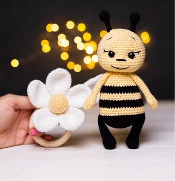Zestaw maskotek dla noworodka Pszczółką