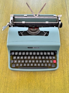 Walizkowa mechaniczna maszyna do pisania OLIVETTI LETTERA 32