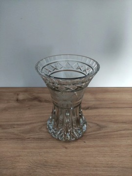 Piekny szklany wazon na kwiaty wysokosc - 16 cm