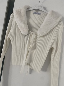 Sweterek kremowy z futerkiem 