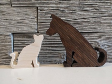 Figurka z drewna ; pies i kot z drewna