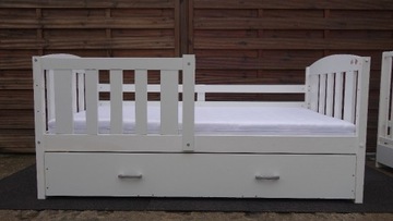 Białe łóżko pojedyncze 80x160 z szufladą + materac