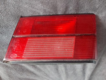 BMW E34 sedan prawa lampa w klapę tył hella