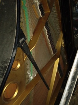 Dwa fortepiany Niendorf 145 cm z podwójną repetycją.