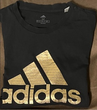 adidas – Czarny T-shirt ze złotym logo rozmiar M