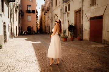 Piękna biała sukienka midi - projekt indywidualny.